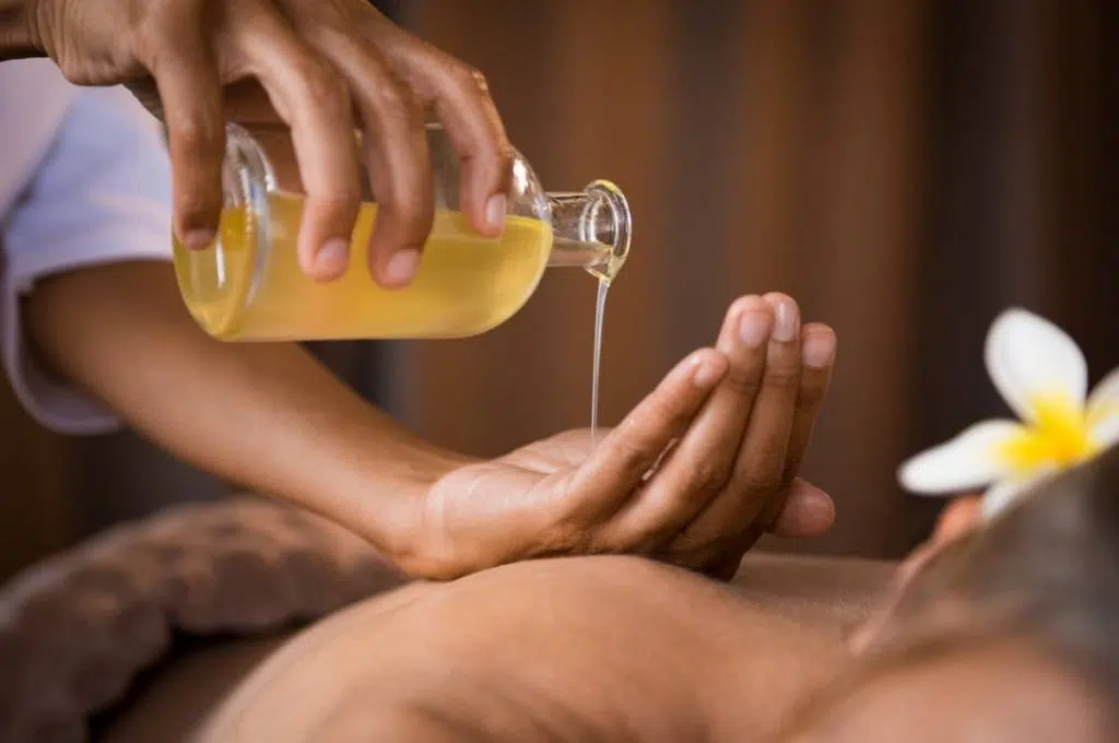 apprendre les massages ayurvédique